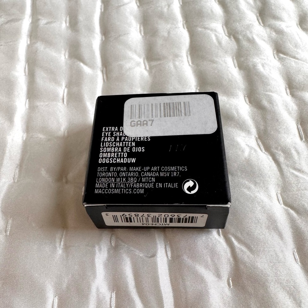 NIB MAC Extra Dimension Eye Shadow in Lunar - Picture 3 of 9